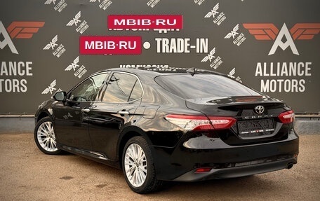 Toyota Camry, 2019 год, 2 595 000 рублей, 3 фотография