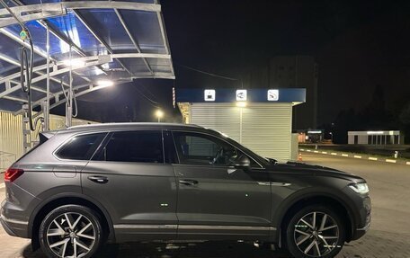 Volkswagen Touareg III, 2019 год, 3 800 000 рублей, 4 фотография