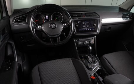 Volkswagen Tiguan II, 2019 год, 1 839 000 рублей, 6 фотография