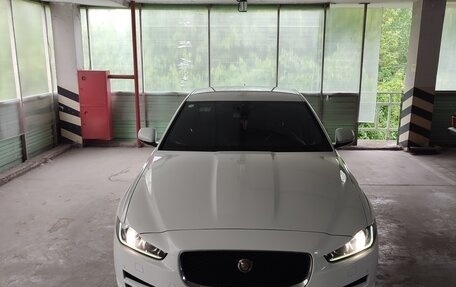 Jaguar XE I рестайлинг, 2015 год, 1 990 000 рублей, 1 фотография