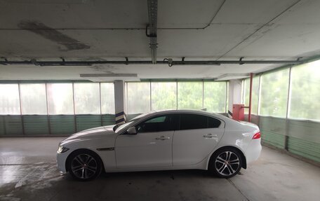 Jaguar XE I рестайлинг, 2015 год, 1 990 000 рублей, 15 фотография