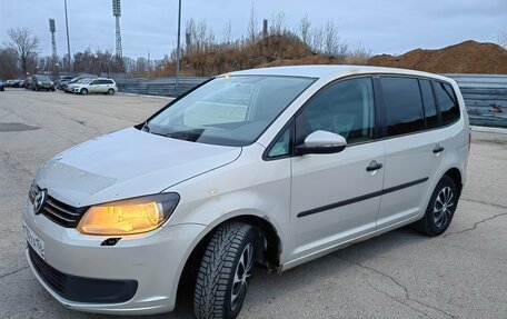 Volkswagen Touran III, 2011 год, 728 000 рублей, 3 фотография