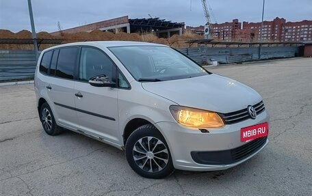 Volkswagen Touran III, 2011 год, 728 000 рублей, 2 фотография