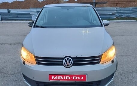 Volkswagen Touran III, 2011 год, 728 000 рублей, 1 фотография