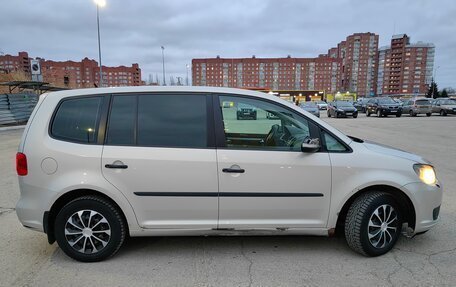 Volkswagen Touran III, 2011 год, 728 000 рублей, 8 фотография