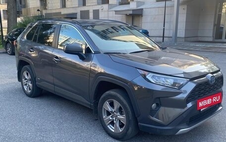 Toyota RAV4, 2022 год, 3 800 000 рублей, 3 фотография