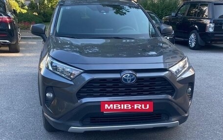 Toyota RAV4, 2022 год, 3 800 000 рублей, 2 фотография