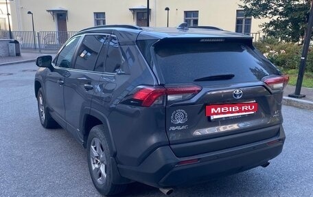 Toyota RAV4, 2022 год, 3 800 000 рублей, 6 фотография