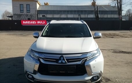 Mitsubishi Pajero Sport III рестайлинг, 2016 год, 3 000 000 рублей, 3 фотография