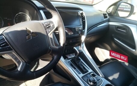 Mitsubishi Pajero Sport III рестайлинг, 2016 год, 3 000 000 рублей, 8 фотография