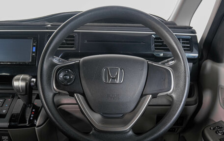 Honda Stepwgn IV, 2017 год, 1 899 000 рублей, 16 фотография