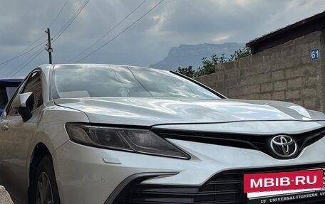 Toyota Camry, 2021 год, 2 350 000 рублей, 9 фотография