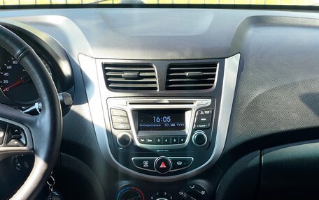 Hyundai Solaris II рестайлинг, 2015 год, 1 099 000 рублей, 21 фотография