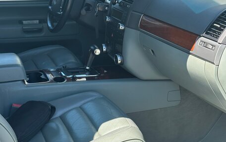 Volkswagen Touareg III, 2004 год, 1 090 000 рублей, 8 фотография