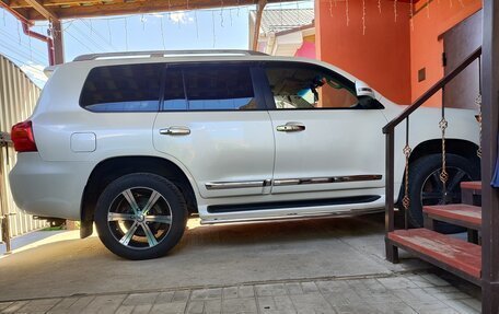 Toyota Land Cruiser 200, 2013 год, 3 250 000 рублей, 1 фотография