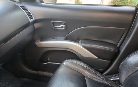 Mitsubishi Outlander III рестайлинг 3, 2007 год, 1 100 000 рублей, 9 фотография