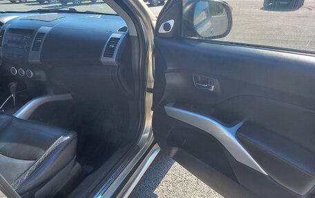 Mitsubishi Outlander III рестайлинг 3, 2007 год, 1 100 000 рублей, 14 фотография