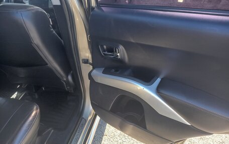Mitsubishi Outlander III рестайлинг 3, 2007 год, 1 100 000 рублей, 17 фотография