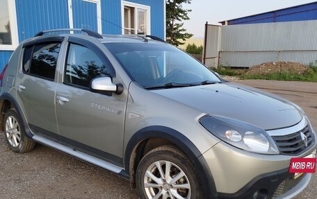 Renault Sandero I, 2013 год, 700 000 рублей, 2 фотография
