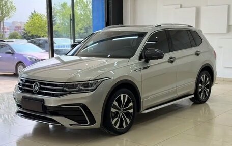 Volkswagen Tiguan II, 2022 год, 3 319 000 рублей, 4 фотография