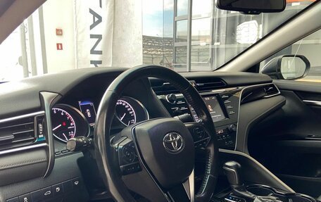 Toyota Camry, 2018 год, 2 350 000 рублей, 11 фотография