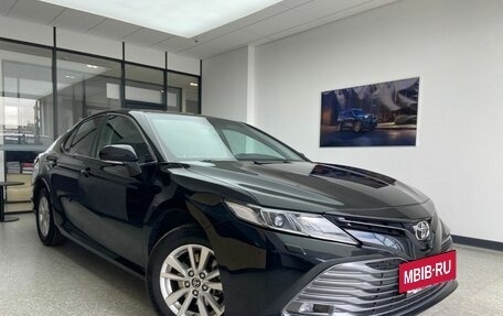 Toyota Camry, 2018 год, 2 350 000 рублей, 5 фотография