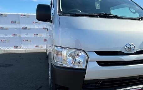 Toyota HiAce H200, 2015 год, 2 200 000 рублей, 10 фотография