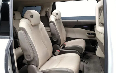 KIA Carnival, 2022 год, 2 750 000 рублей, 12 фотография