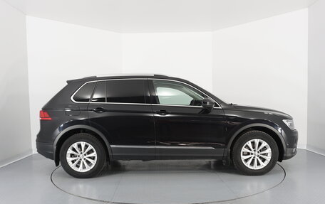 Volkswagen Tiguan II, 2018 год, 2 490 000 рублей, 2 фотография