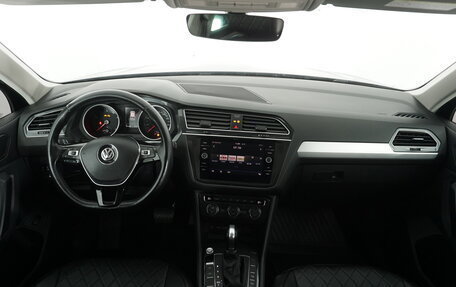 Volkswagen Tiguan II, 2018 год, 2 490 000 рублей, 14 фотография