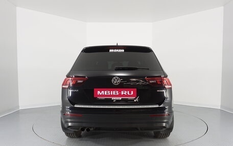 Volkswagen Tiguan II, 2018 год, 2 490 000 рублей, 4 фотография
