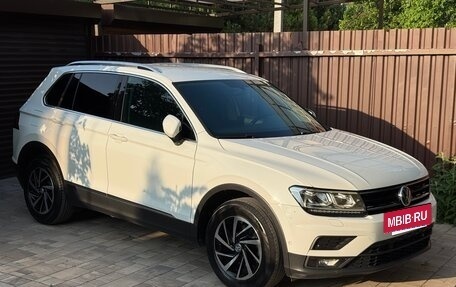 Volkswagen Tiguan II, 2018 год, 2 450 000 рублей, 2 фотография