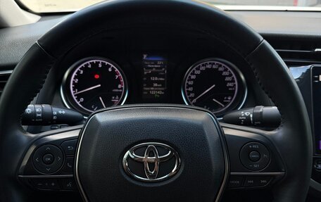 Toyota Camry, 2018 год, 2 600 000 рублей, 19 фотография