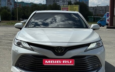 Toyota Camry, 2018 год, 2 600 000 рублей, 2 фотография