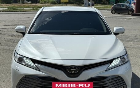 Toyota Camry, 2018 год, 2 600 000 рублей, 10 фотография