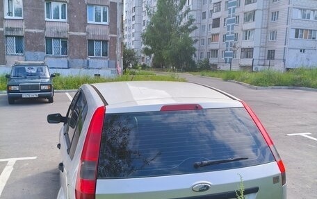 Ford Fiesta, 2004 год, 230 000 рублей, 2 фотография
