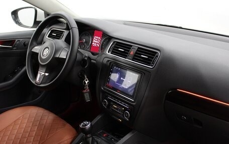 Volkswagen Jetta VI, 2011 год, 850 000 рублей, 7 фотография
