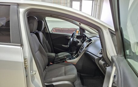 Opel Astra J, 2011 год, 810 000 рублей, 29 фотография
