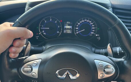 Infiniti QX70, 2015 год, 2 550 000 рублей, 14 фотография