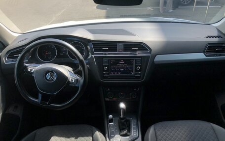 Volkswagen Tiguan II, 2019 год, 2 410 000 рублей, 10 фотография