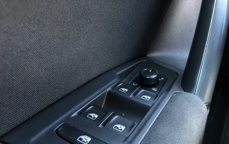 Volkswagen Tiguan II, 2019 год, 2 410 000 рублей, 13 фотография