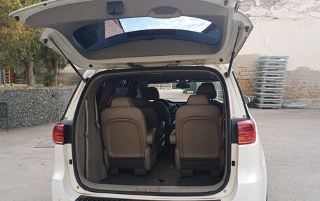 KIA Carnival III, 2018 год, 2 490 000 рублей, 5 фотография