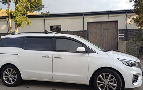 KIA Carnival III, 2018 год, 2 490 000 рублей, 3 фотография