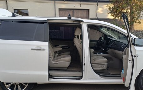 KIA Carnival III, 2018 год, 2 490 000 рублей, 6 фотография