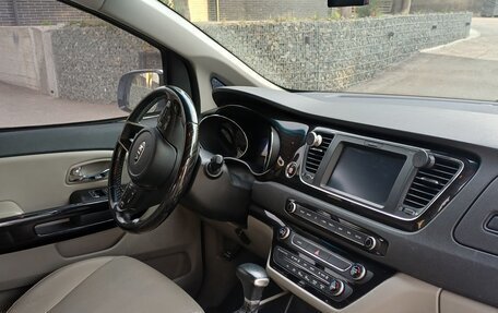 KIA Carnival III, 2018 год, 2 490 000 рублей, 7 фотография