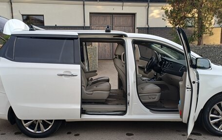 KIA Carnival III, 2018 год, 2 490 000 рублей, 13 фотография