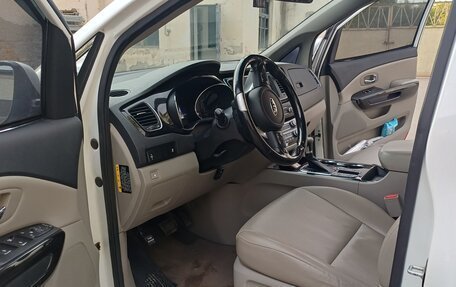 KIA Carnival III, 2018 год, 2 490 000 рублей, 8 фотография
