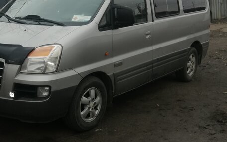 Hyundai H-1 II рестайлинг, 2005 год, 550 000 рублей, 2 фотография