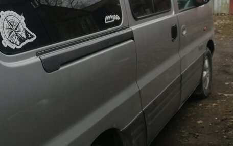 Hyundai H-1 II рестайлинг, 2005 год, 550 000 рублей, 3 фотография