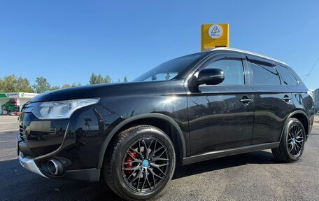 Mitsubishi Outlander III рестайлинг 3, 2014 год, 1 550 000 рублей, 3 фотография